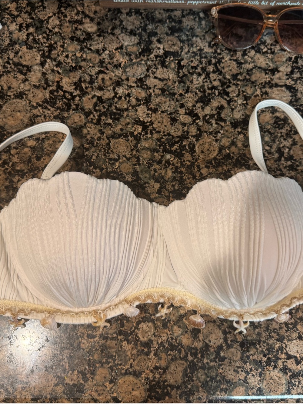 Strapless Shell-Textured Bikini Top in white Never wore Too big